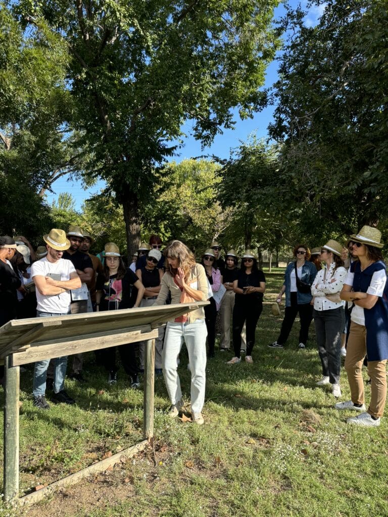 IAAC students join forces with local farmers and landscape artists to co-create a land art installation, part of activities of the ReCITYing project dedicated to the regeneration of unused urban spaces.